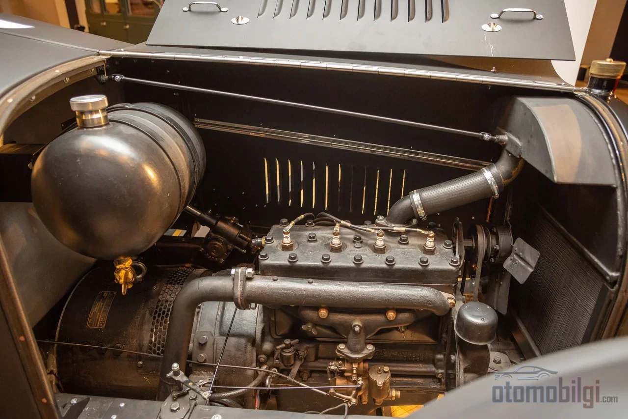 1916'da Chicago'da doğan Woods Dual Power, 35 millik saatte hıza ulaşarak iki dünyanın en iyisini bir araya getirdi.