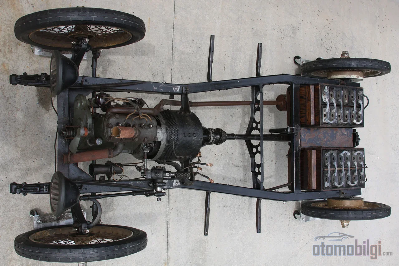 Ferdinand Porsche's 1901 Lohner-Porsche Mixte was the first serious hybrid attempt, combining gasoline and electricity in a single body, but the idea of cheap gasoline shelved it for eighty years.