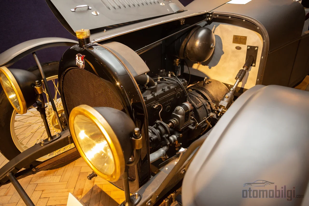 1916'da Woods Dual Power'ı hibrit yapan, bugünkü sistemlerin aksine yalnızca 6 beygirlik bir DC motor-jeneratöre yaslanan manyetik kavramaydı.