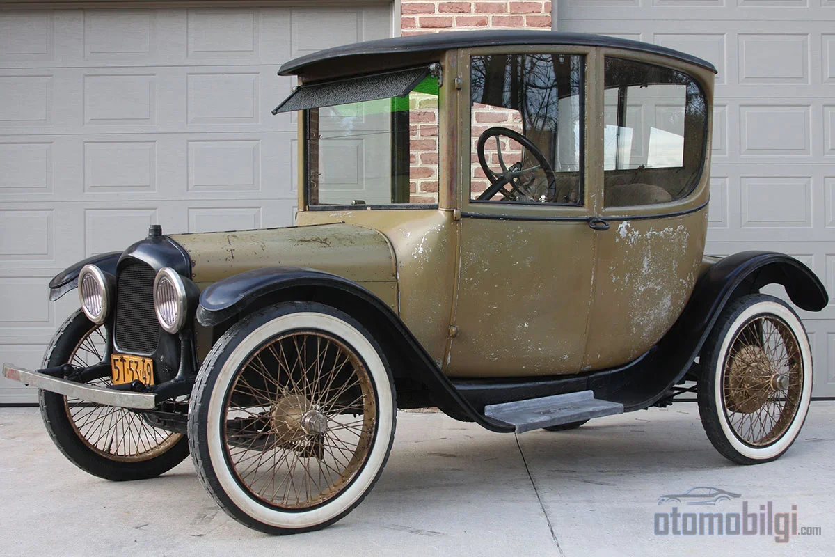 Half a century before the Prius, there were serious hybrid experiments like the Woods Dual Power, which brought gasoline and electricity together in the same body in Detroit and Chicago.