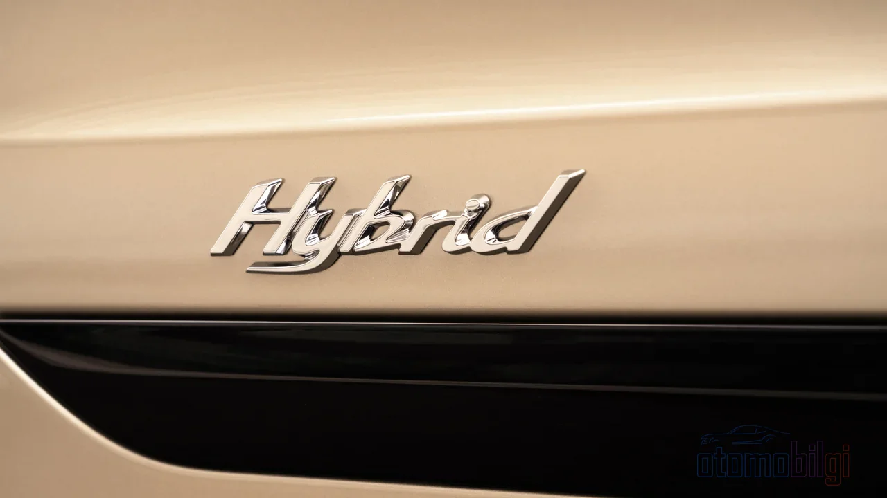 In city traffic, a hybrid that recovers braking energy can cut fuel consumption by up to 35 percent, while on the highway it can quietly drain the driver's money for nothing.