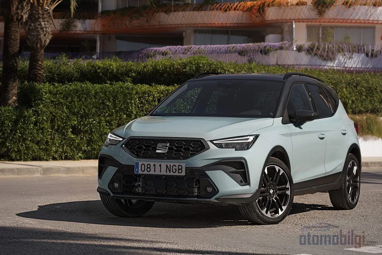 The SEAT Arona, which adds a raised body on the Ibiza's platform and a 400-liter trunk, combines urban use and family needs in a single body within the B-SUV class.