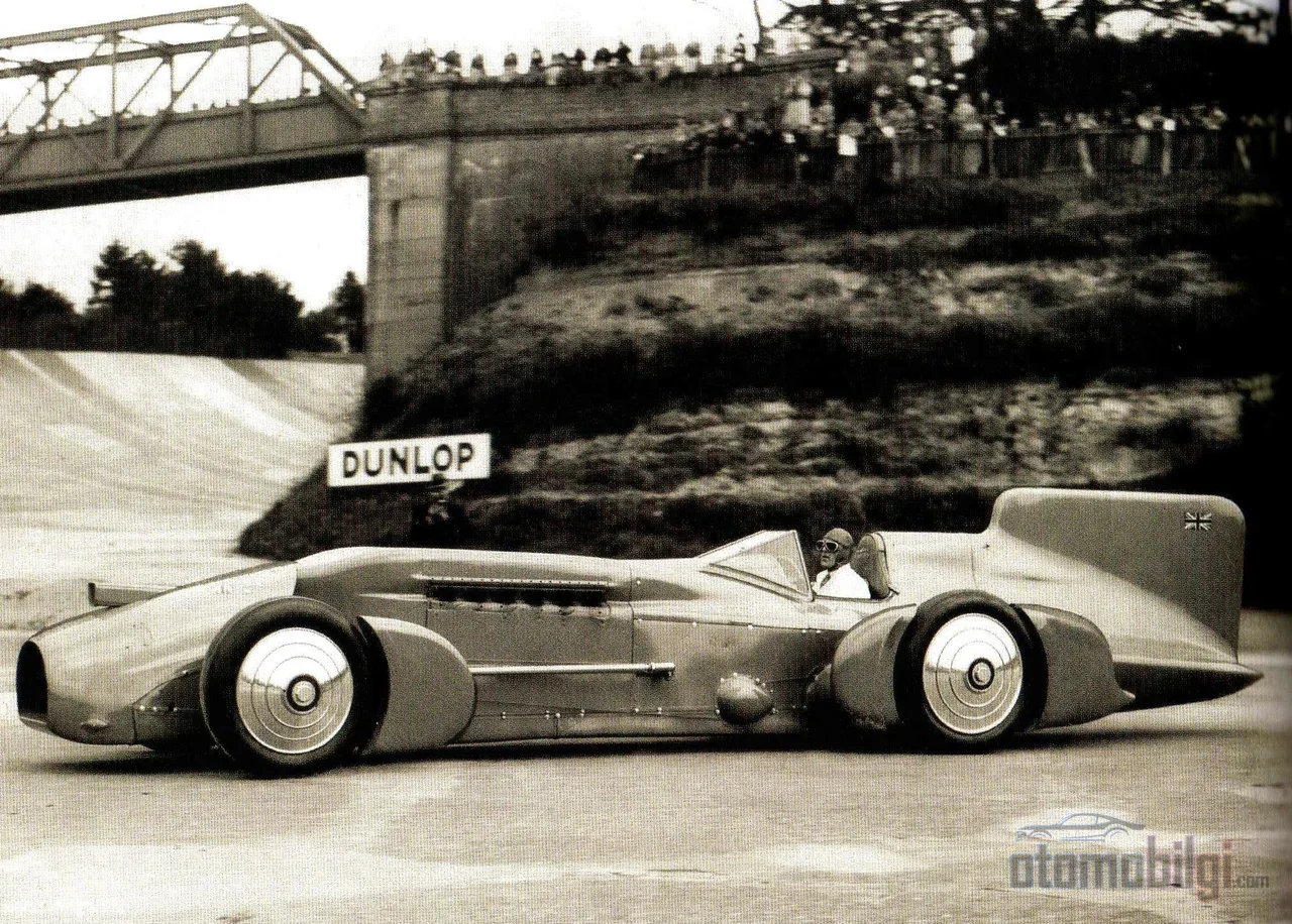 From 63 to 634 km/h in a century: land speed records are the most striking testament to the coming of age of the internal combustion engine.