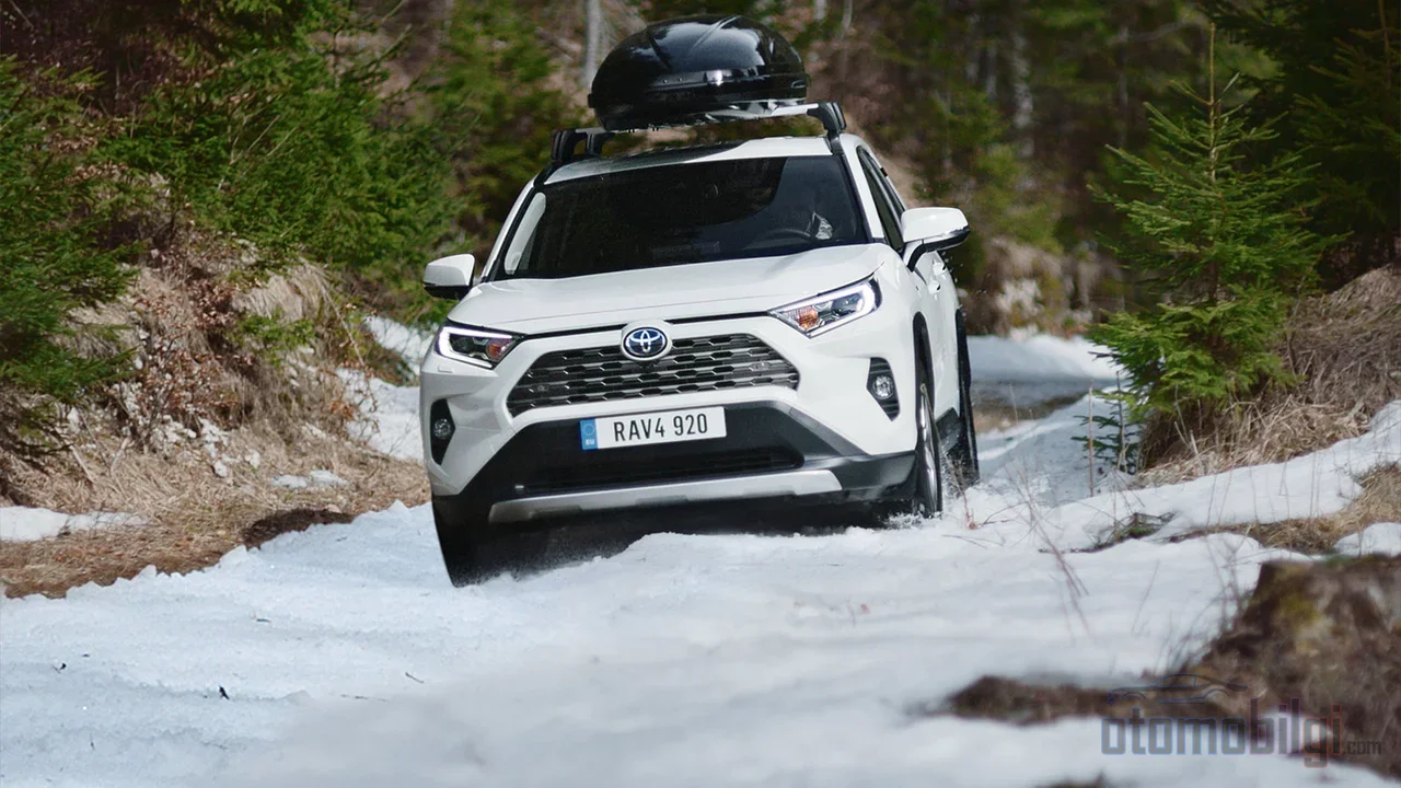 In modern engines, waiting at idle for minutes doesn't really warm the engine up - gentle driving is the method that truly warms it.