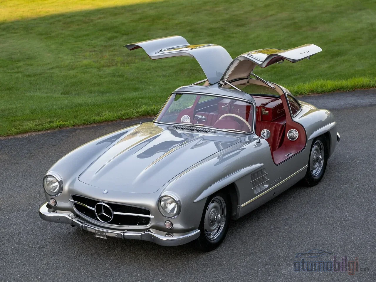 Sadece 10 adet üretilen W194, lüks bir sedanın sıralı altı silindirini alıp Mercedes'i savaşın ardından yarış pistlerine geri taşıdı.