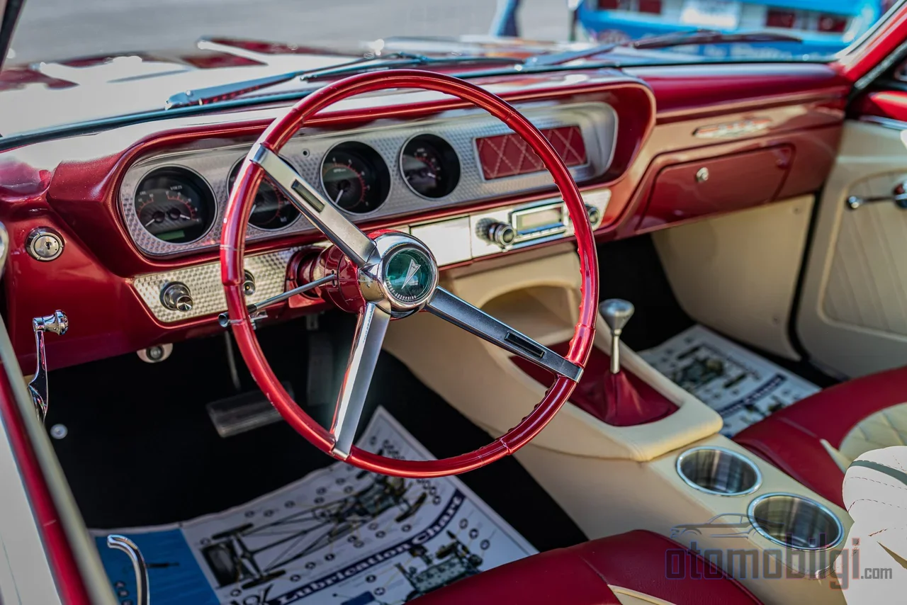 GM yarışları yasaklayınca Pontiac bu yasağı bir açığa çevirdi ve 295 dolarlık bir seçenek paketiyle muscle car çağını başlattı.