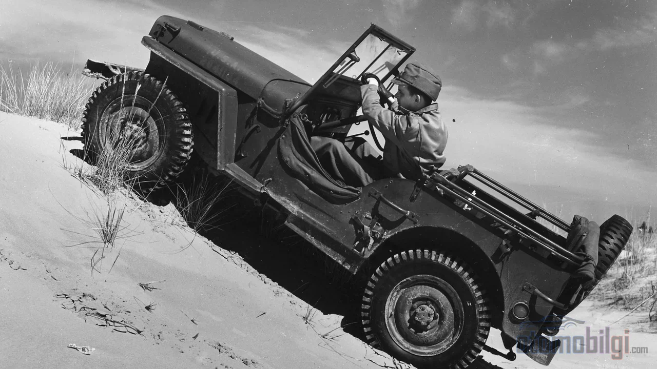 This doorless, bare-bones little 4x4 weighing in at 1,060 kg was the first mass-produced civilian four-wheel drive sold worldwide after the war, becoming the ancestor of SUVs.