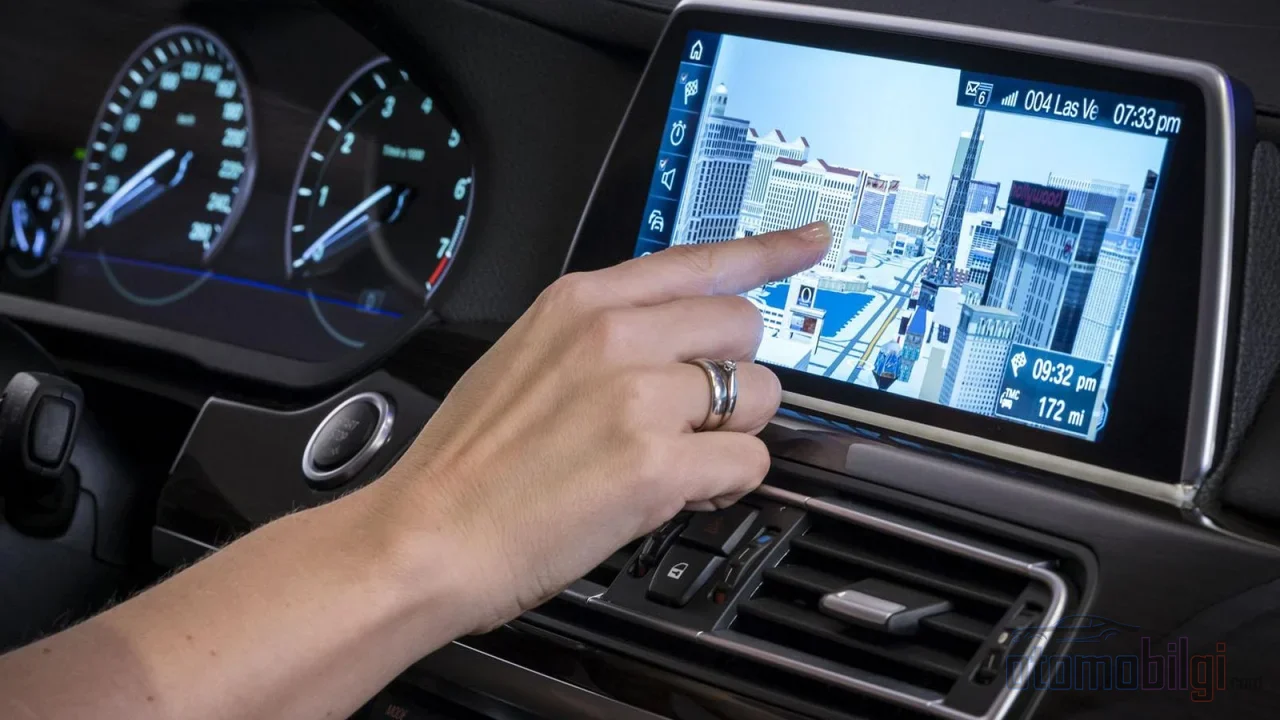 When your car's screen freezes, no need to panic - a soft reset solves it; most freezes disappear within minutes simply by restarting the multimedia unit.