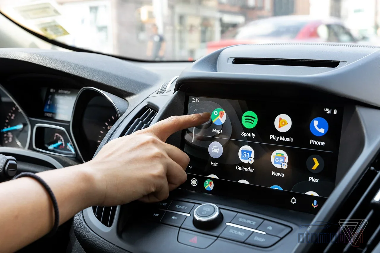 Technically possible in most vehicles, screen mirroring is trapped either behind a park lock or in a completely disabled system due to manufacturers' safety preferences.