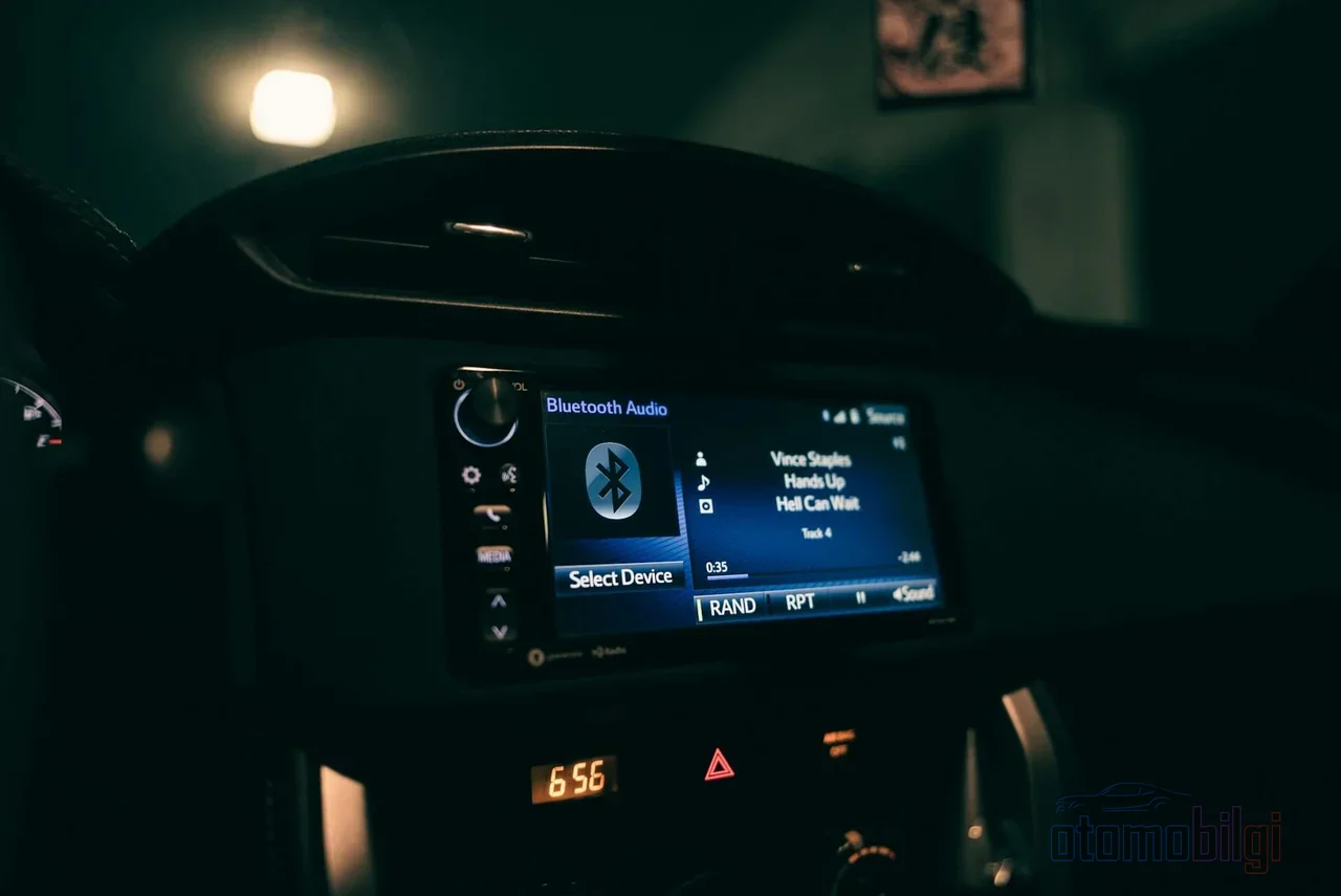 While your phone draws its power from massive servers in the cloud, the assistant in your car has to work even without internet, so it only learns a small set of commands.