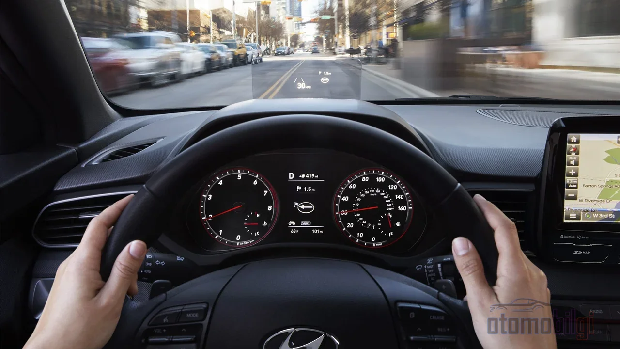 Reacting 43% faster by watching the road instead of the gauges: the head-up display, the silent advantage of a driver who never takes their eyes off the road.