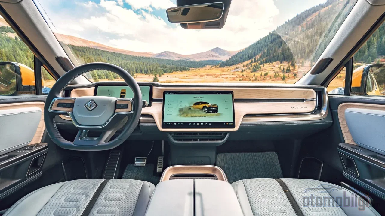 Tesla ve Rivian binlerce kullanıcı isteğine rağmen CarPlay'i reddediyor çünkü kabinden veriyi ve deneyimi paylaşmak istemiyorlar.