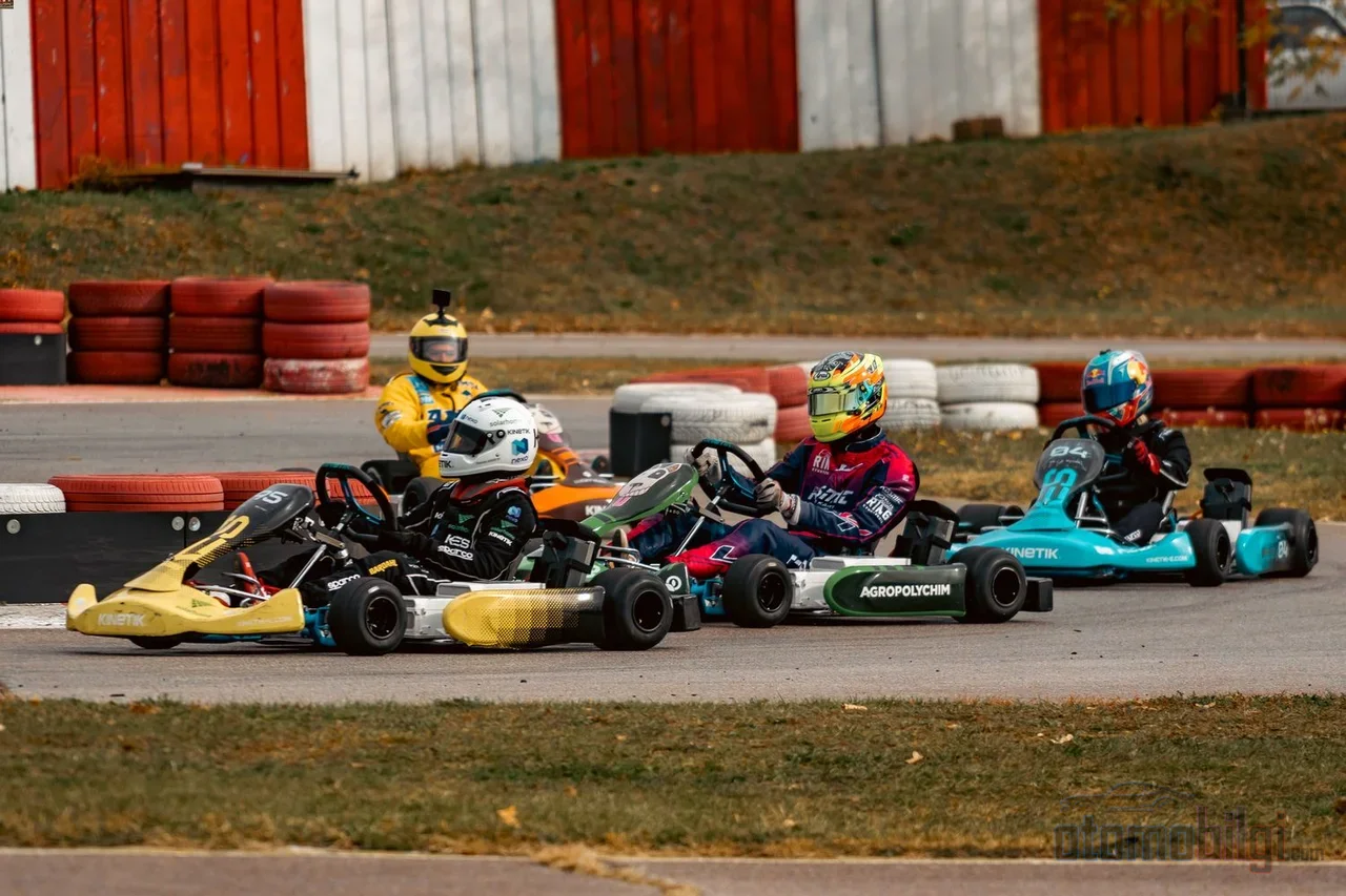 Silent but ruthless: with 120 Nm of torque pulling away from a standstill, the electric kart tells everything in the corners while cutting energy costs to one-sixth of gasoline's.