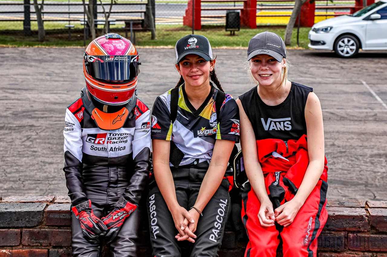 Sadece pistte değil, kapının arkasında da kazanan var: mentorluk, kamp ve erken başlangıç, kızların motorsporta giden yolunu açıyor.