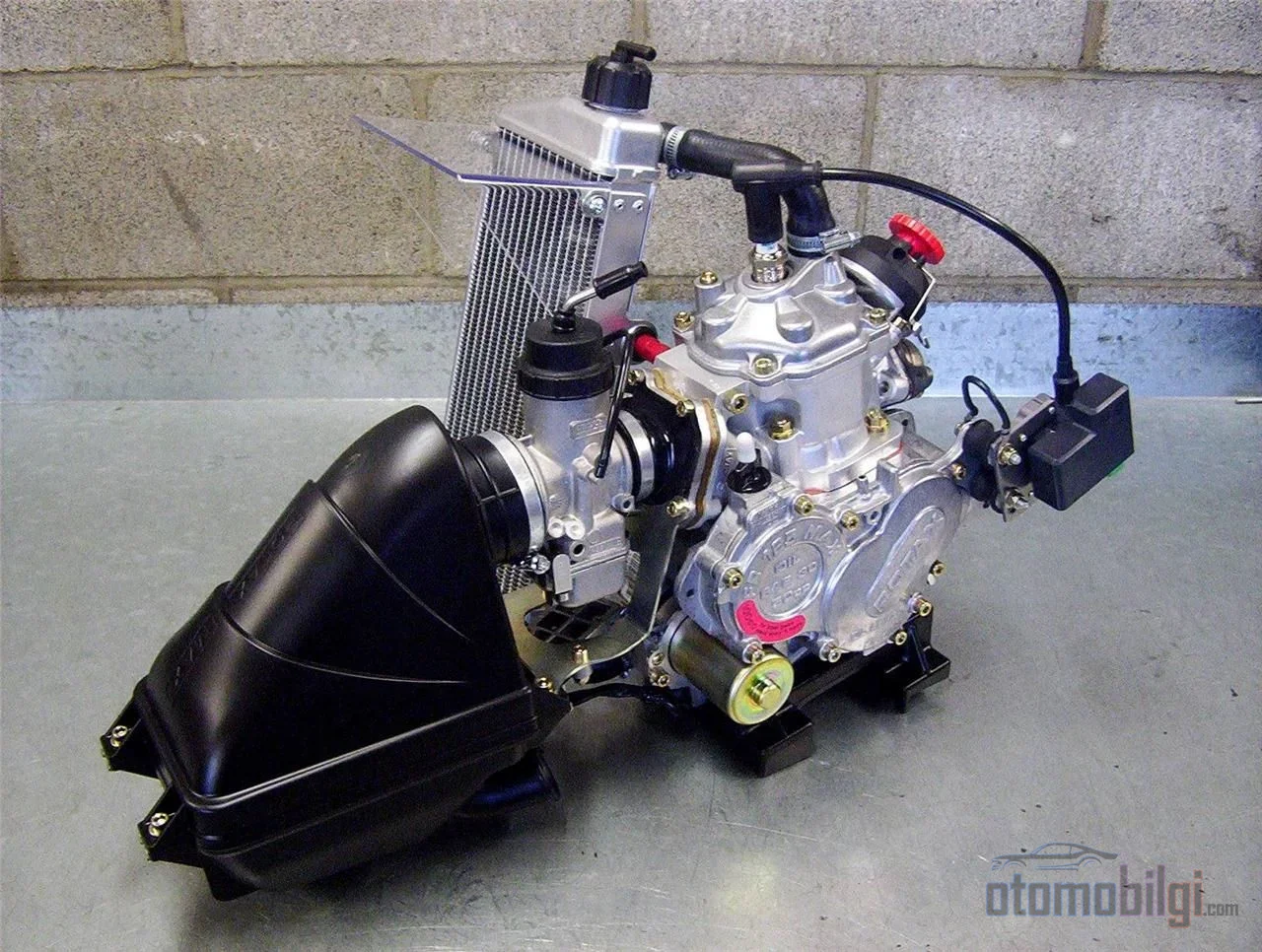 Without valves, producing power in a single crankshaft revolution, the two-stroke engine is the secret behind the sharp whine of karting with this simplicity packed into its tiny body.