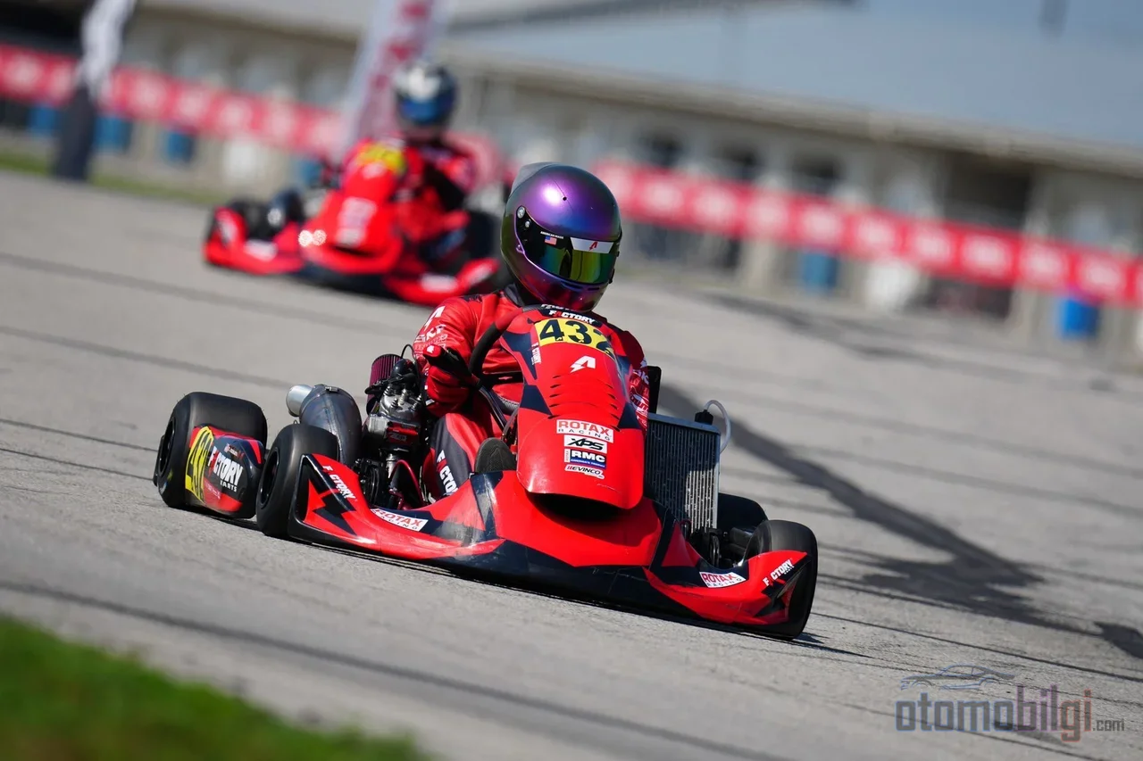 Karting pisti hilesiz bir karne verir: Hamilton 10 yaşında şampiyon oldu, Verstappen 15 yaşında tartışılmaz hale geldi.