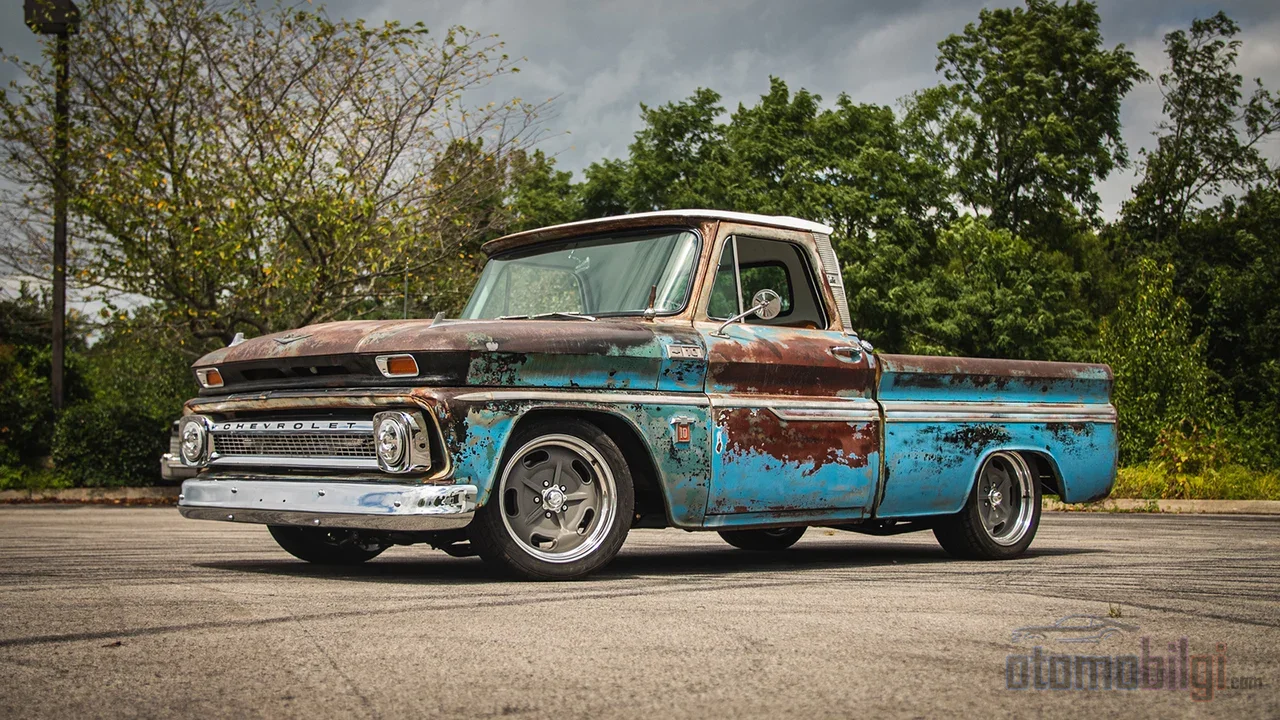 In the right car, patina can sell for hundreds of thousands of dollars more than a freshly painted restoration; the real question is not which one is more beautiful, but which one is right for which vehicle.