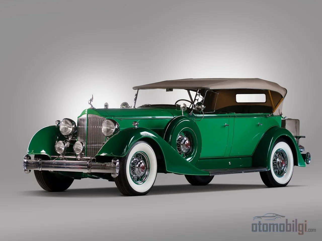 Not every car that reaches 25 years of age is a classic; true passion begins beyond age, with a story, collector value, and the right budget.