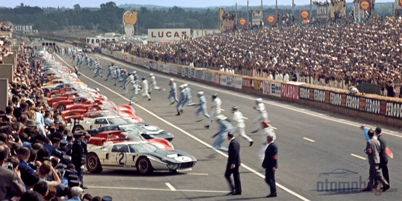 Kierowcy wskakiwali do samochodów na biegnąc i ruszali bez zapiętych pasów bezpieczeństwa; właśnie dlatego legendarny start w Le Mans został zakazany w 1970 roku.