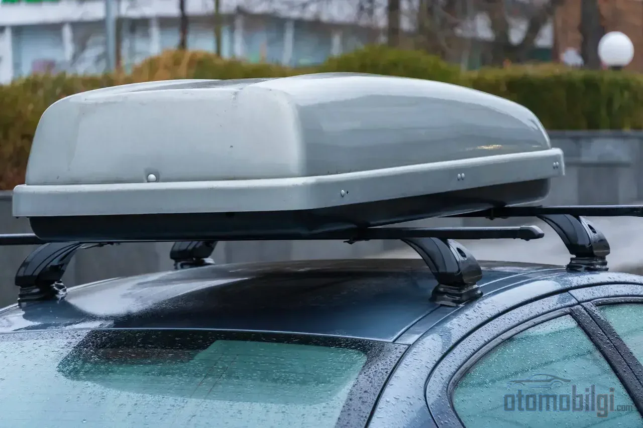 In the city, weight matters, while on the highway aerodynamic drag is the deciding factor; a fully loaded roof box can quietly eat away up to 25% of your range.