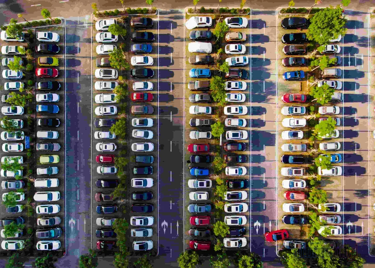 Elektrikli araçınız park halindeyken bile çalışmaya devam eder; çünkü batarya yalnızca motoru değil, aracın beynini de besler.