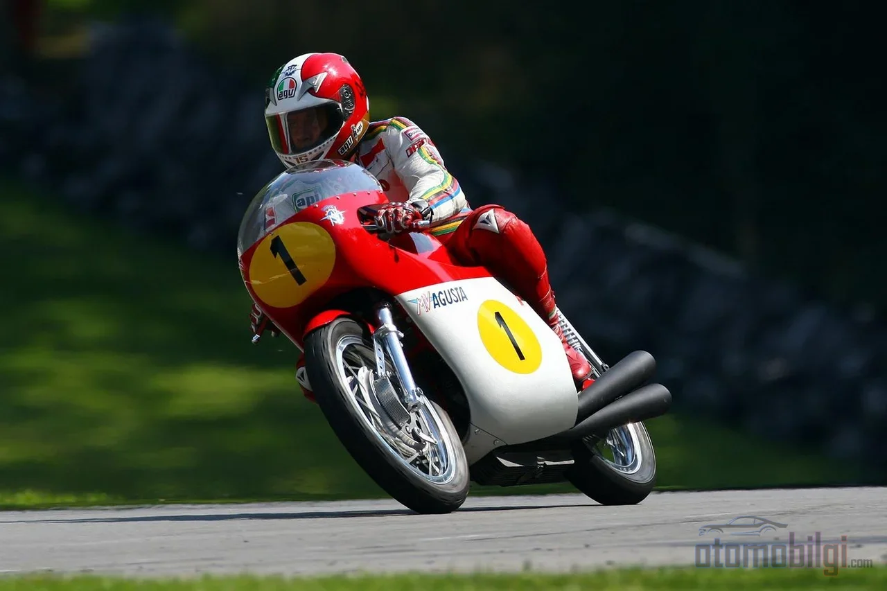 Kural değişikliği Honda'yı yarışlardan çekip Hailwood'u Formula 1'e gönderdiğinde, Agostini'nin en büyük rakibi pistlerde değil tarihte kalmıştı.