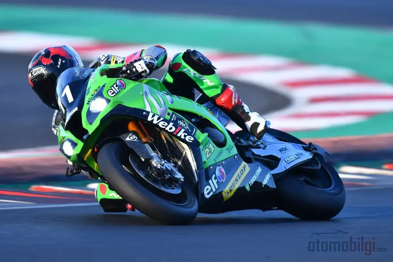 MotoGP هي القمة في سباقات الدراجات النارية، تُقام بدراجات نموذجية بسعة 1000cc وتتألف من ثلاث فئات.