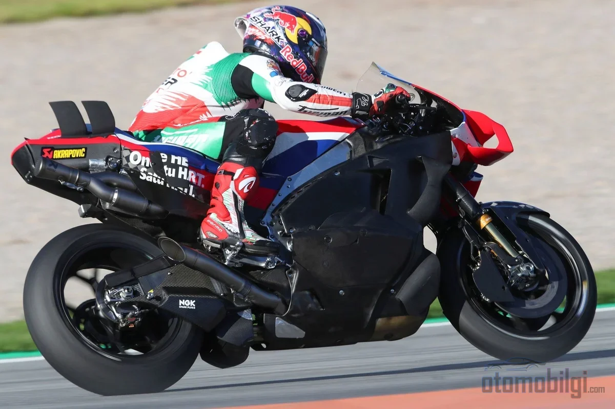 In MotoGP, the real prohibition was not traction control itself, but the electronics brains written by the manufacturers themselves, which could be rationalized endlessly.