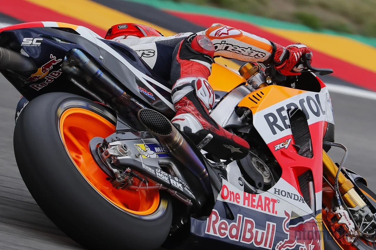 In MotoGP, a tire operating within the 80-120°C window, when it meets the right pressure and compound, can carry the rider to the podium; the wrong choice can trap them in the middle of the grid.