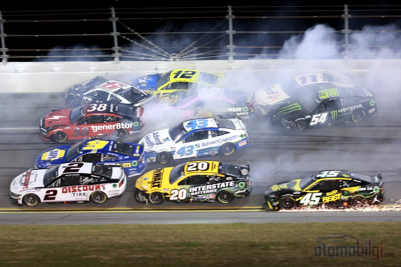 Bir Kyle Busch kazası, beton duvarları kinetik enerjiyi yutan çelik SAFER bariyerine dönüştürerek NASCAR'ın güvenlik anlayışını kökten değiştirdi.