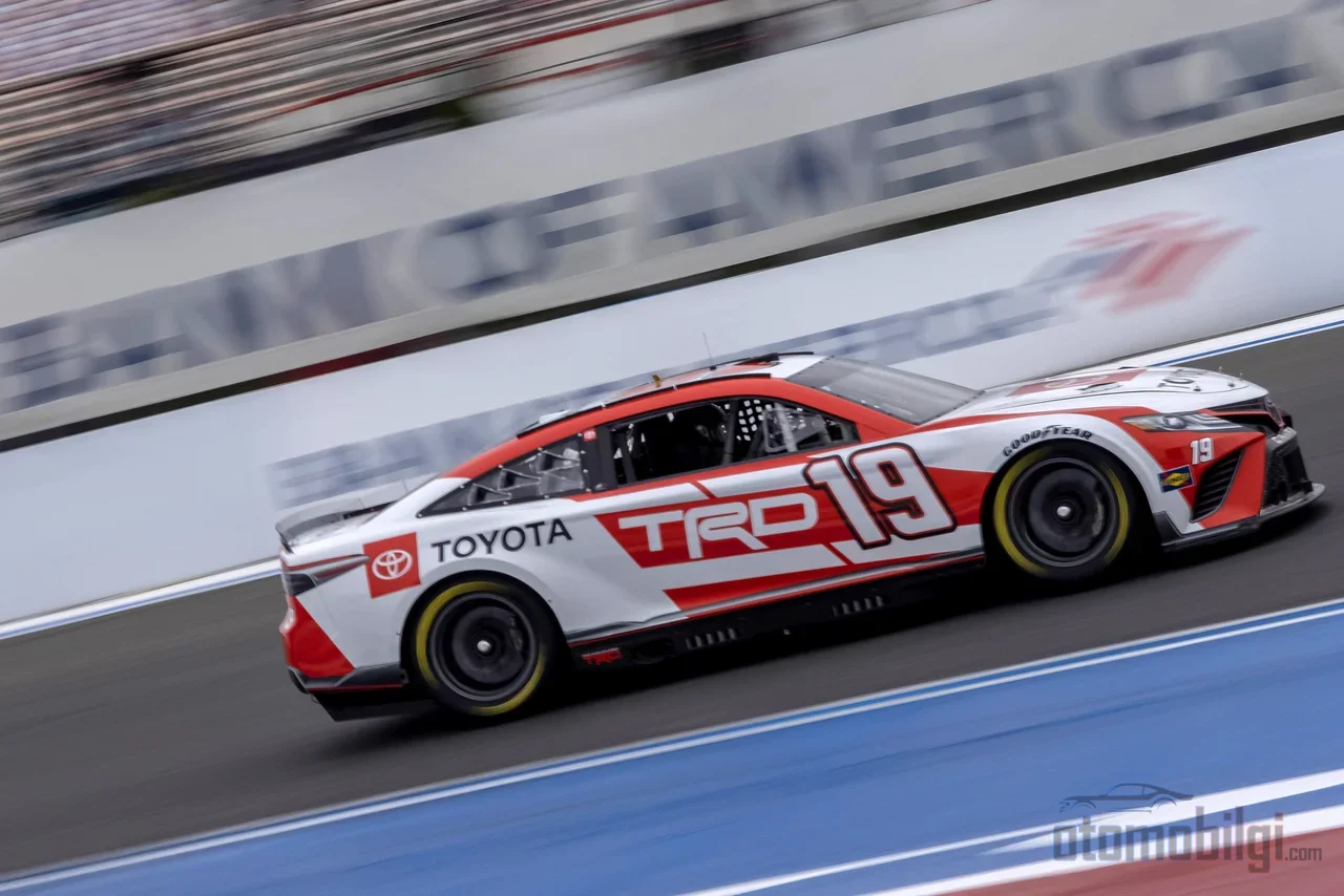 Same chassis, same rules; what wins NASCAR's battle of the brands is not raw power, but engineering, strategy, and marketing skill.