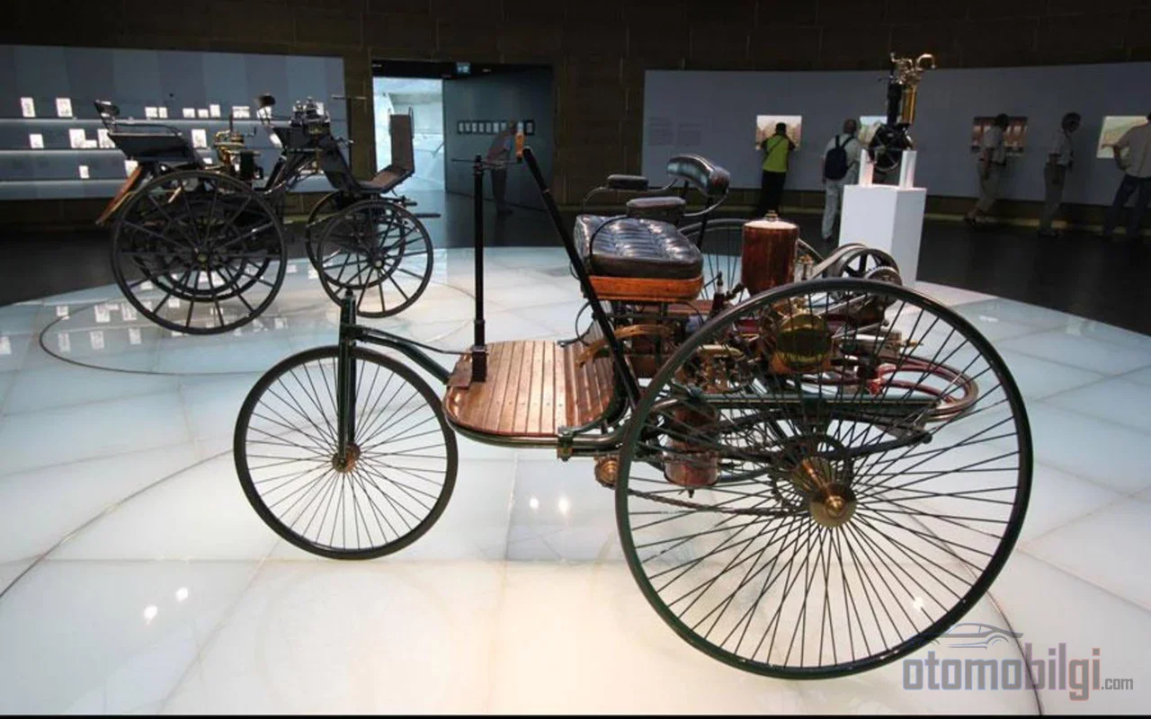 1889'da Daimler ve Maybach, motoru at arabasına sıkıştırmayı bırakıp aracı sıfırdan tasarlayarak modern otomobil mimarisini doğurdu.