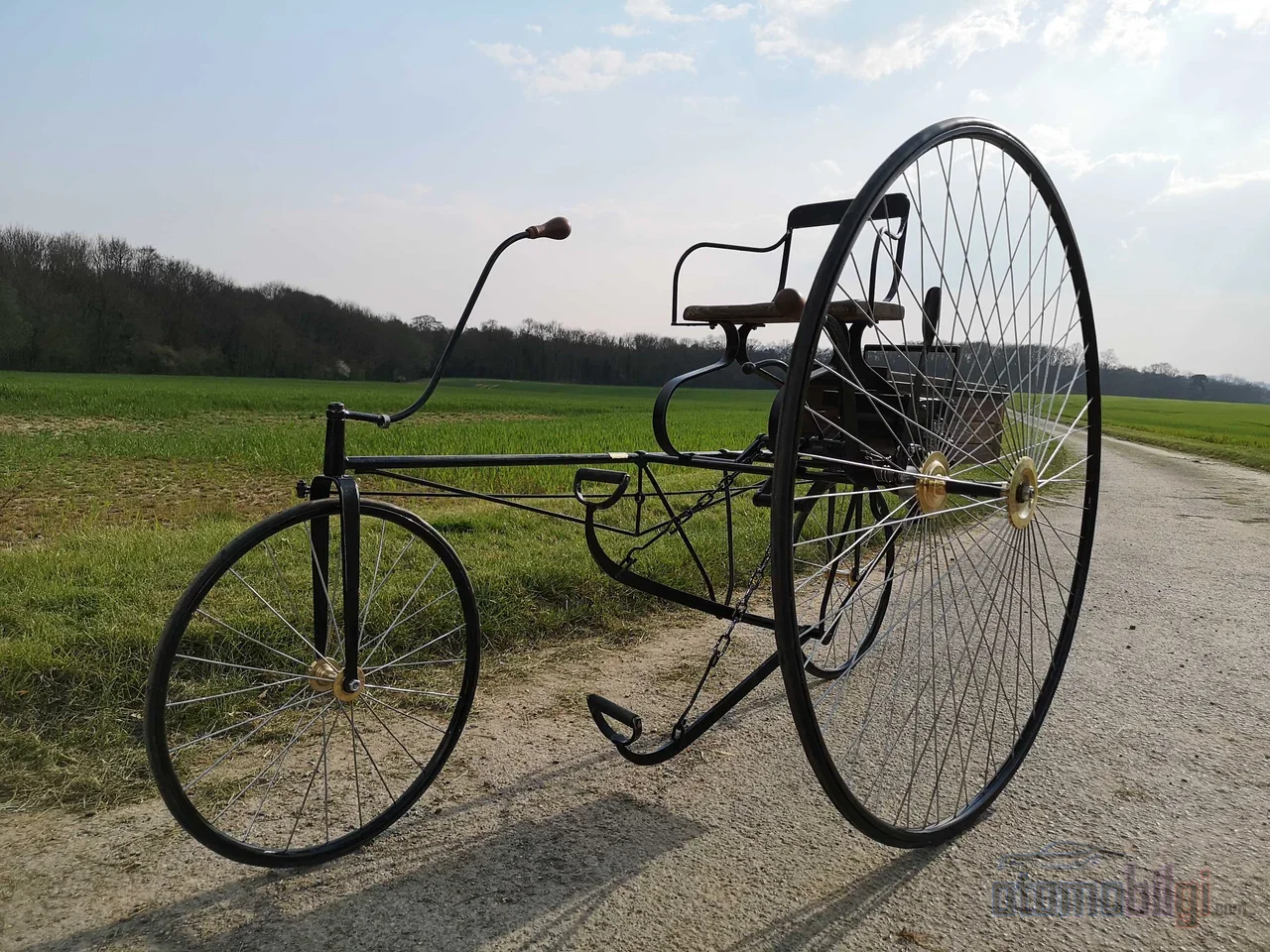 1839'da Aberdeen sokaklarında yolcu taşıyan Davidson'un aracı, bugün ilk elektrikli araba unvanının en güçlü adayı.