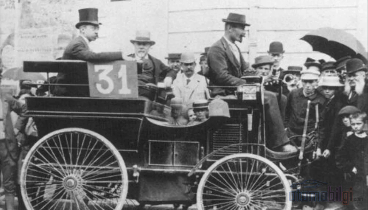 21 aracın 17'sinin bitirdiği 1894 Paris-Rouen durumu, bir yarıştan çok buhar ve benzini didinen büyük bir güvenilirlik sınavıydı.