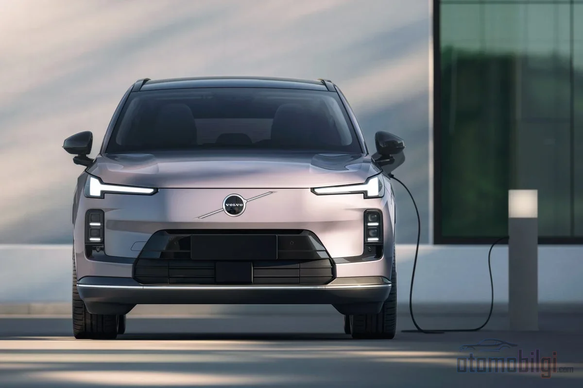 Volvo, Thor'un Çekici'nden ilham alan T şeklindeki far çizgisini öyle benimsedi ki onu hukuki korumaya sokmaya kalkıştı.