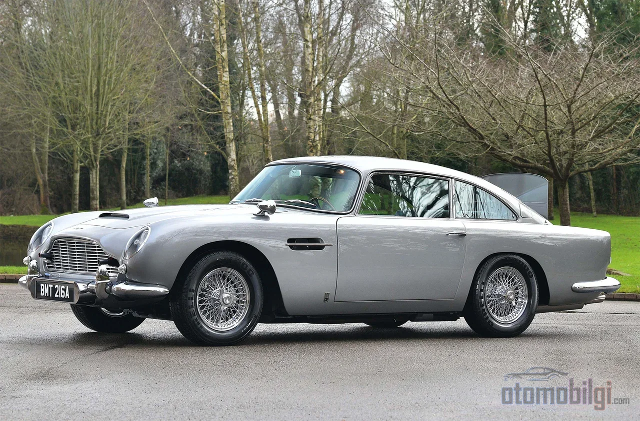 The most iconic cars in cinema history, cult objects immortalized on screen from Bond's Aston Martin DB5 to the DeLorean DMC-12.