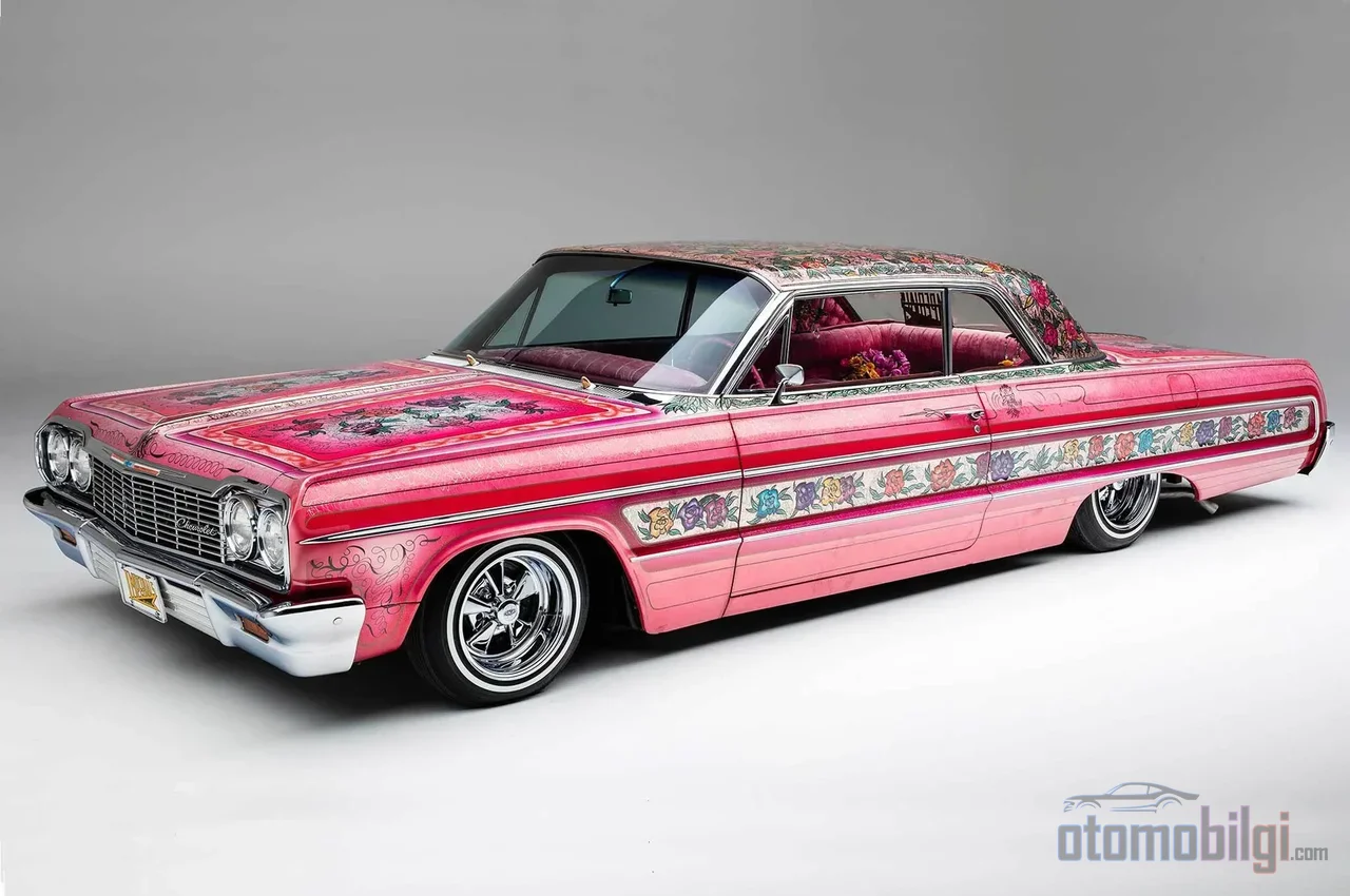 1958'deki yasak, lowrider'ları yay kesmekten hidroliğe itti: polis gördüğünde yükselen, mahalleye dönünce yere yapışan arabalar böyle doğdu.