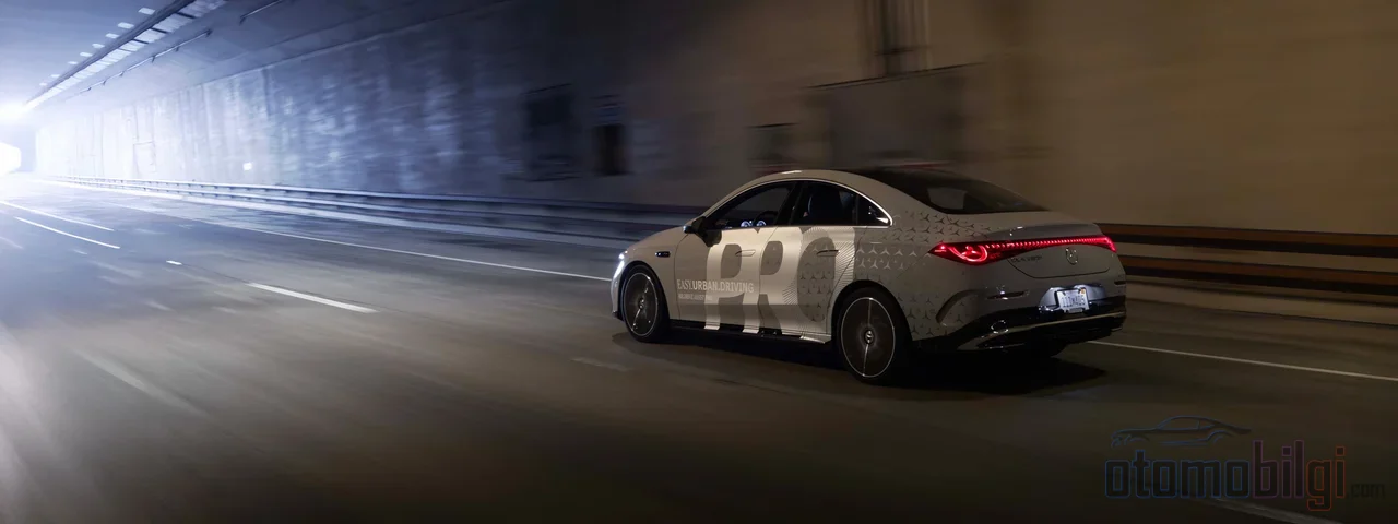 Tarihi yazan bir lansman değil, mührü basan bürokrasiydi: Mercedes'in DRIVE PILOT onayı, bir Seviye 3 sisteminin yasal olarak yola çıkmasını ilk kez belgeledi.