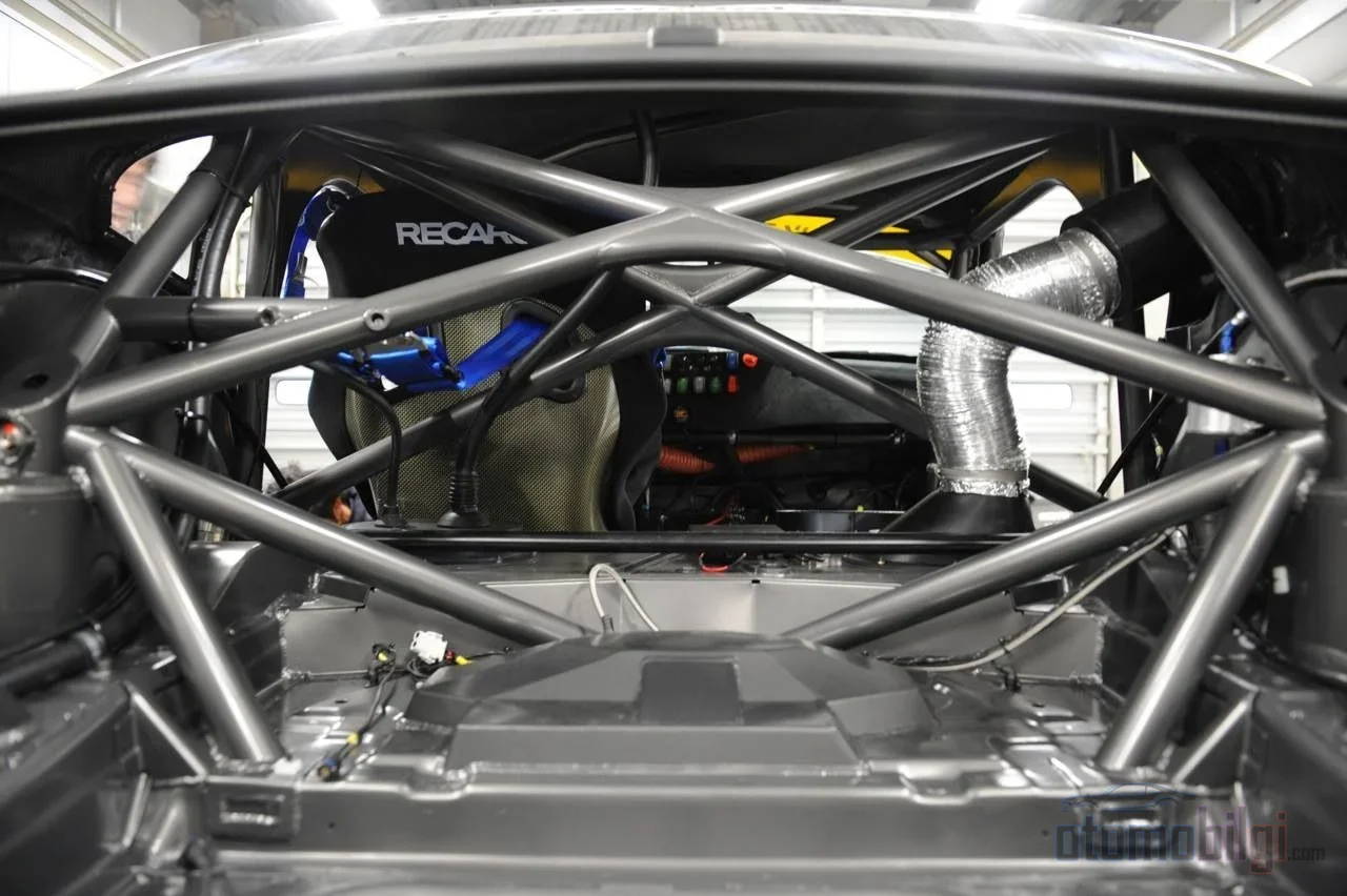 Rally safety is the forty-year silent evolution of a two-layered system extending from the roll cage to closing a stage.