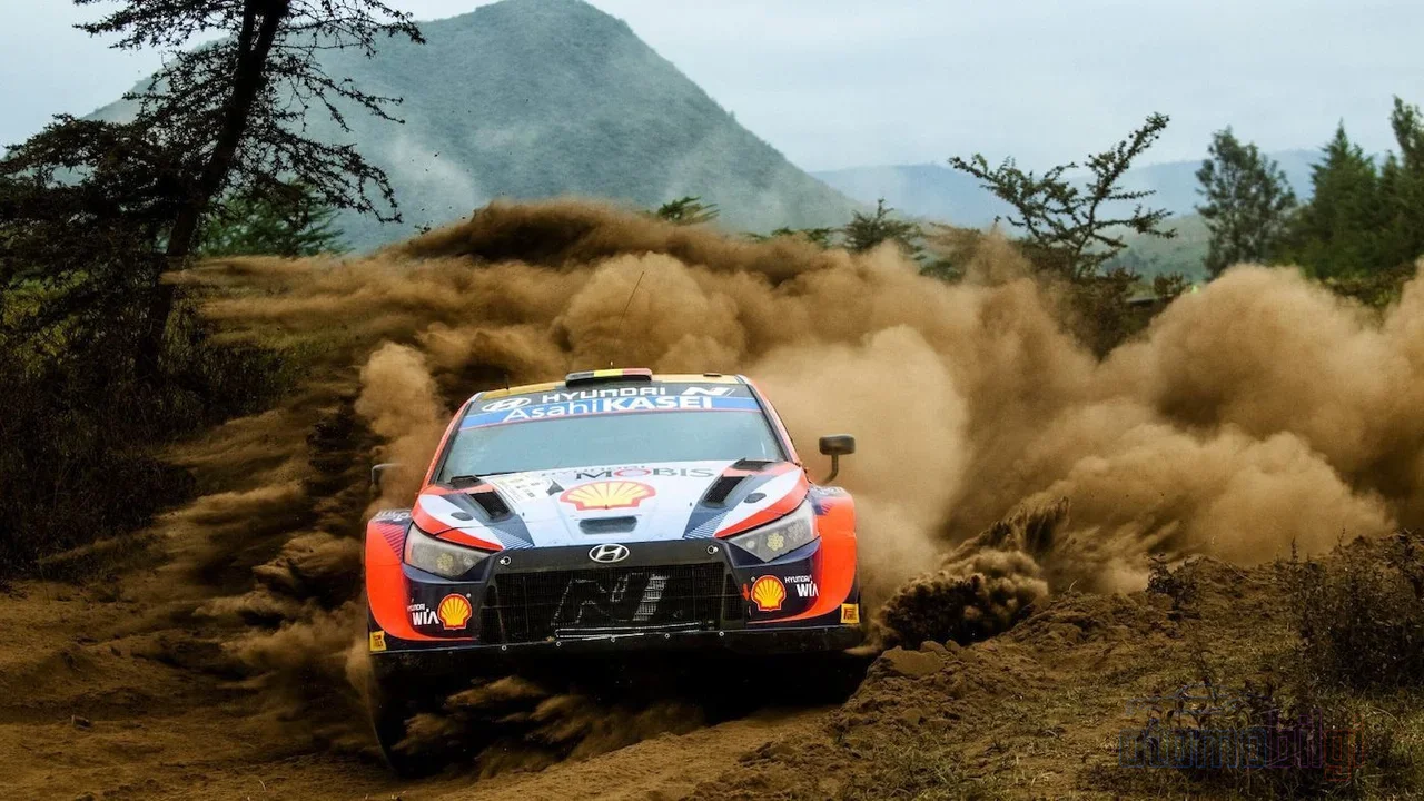 Hyundai i20 N'in yol versiyonuyla Rally1 arasındaki aile bağı, yeni space-frame şasinin sunduğu güvenlik artışıyla birleşince seriden ralliye uzanan köprü daha da net görülüyor.