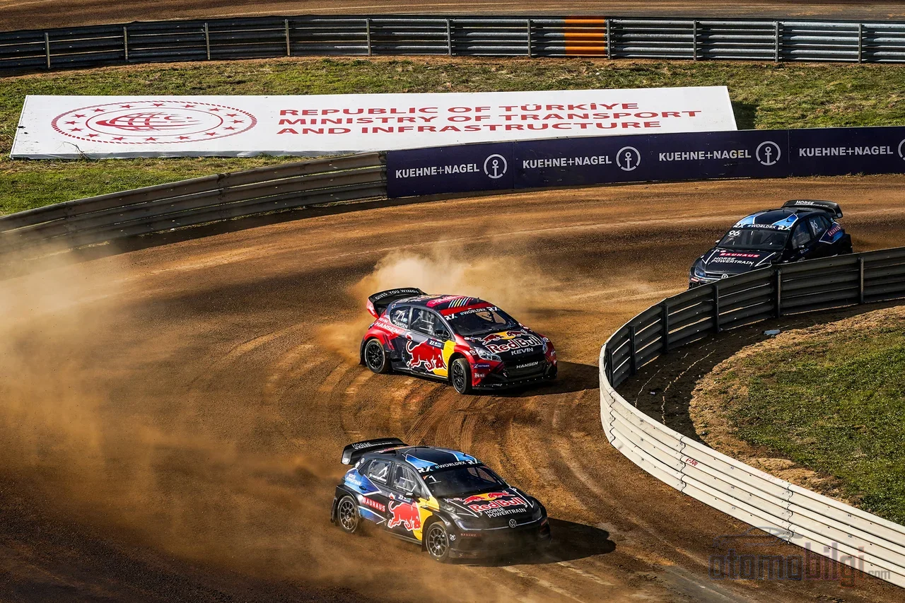 A TOSFED license and a rented race car are enough to reach your first race day in rallycross from scratch; it's far more open than one might think.