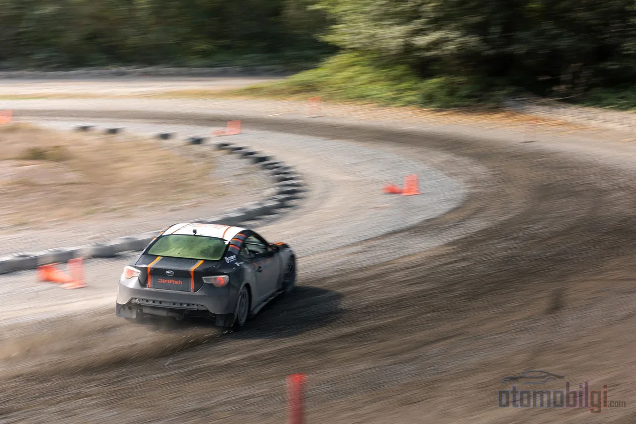 While rally is a test of patience run alone against the clock, rallycross is a duel where the winner is decided in a matter of seconds.
