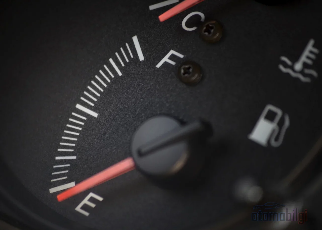 Trust your own tank, not the trip computer: the real fuel cost comes from dividing the liters and kilometers between two fill-ups.