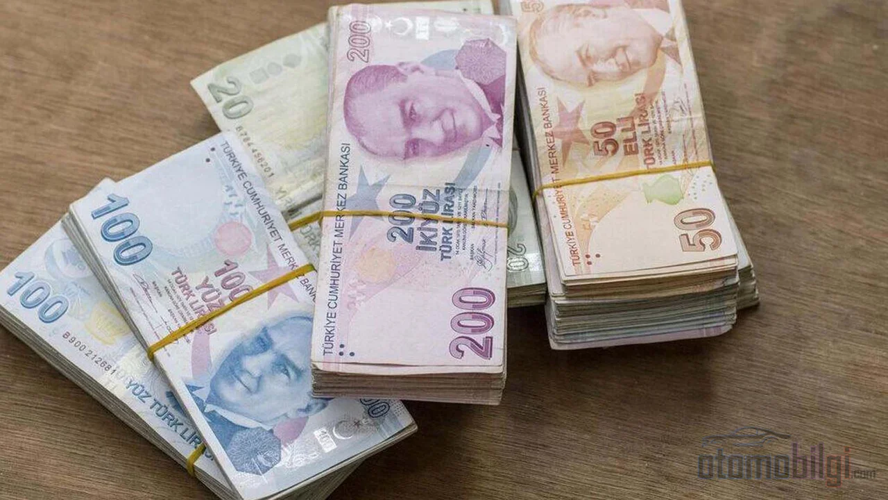 Bir litre benzinin fiyatının yaklaşık 38 lirası vergiye gidiyor; ürünün kendisi ise pompadaki bedelin yarısından azını oluşturuyor.