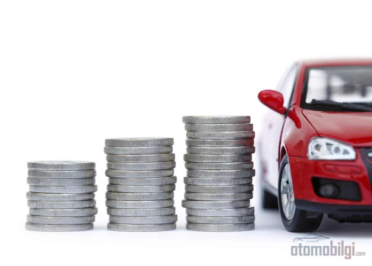 Even while your car sits in the garage, its insurance, motor vehicle tax, and depreciation keep accruing; the true cost per kilometer only becomes clear once these fixed expenses are separated from the variable ones.