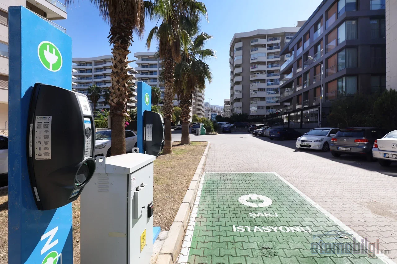 For city dwellers without a garage, street charging is not a luxury - it is the new home of electricity: your vehicle charges every night where it is parked.