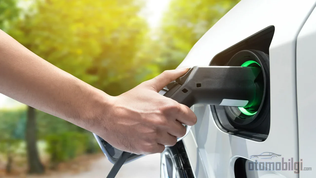 Bir şarj istasyonu; güç elektroniğinden ödeme altyapısına kadar düzinelerce bileşeni tek muhafazada taşıdığı için her temas noktası potansiyel bir arıza kapısıdır.