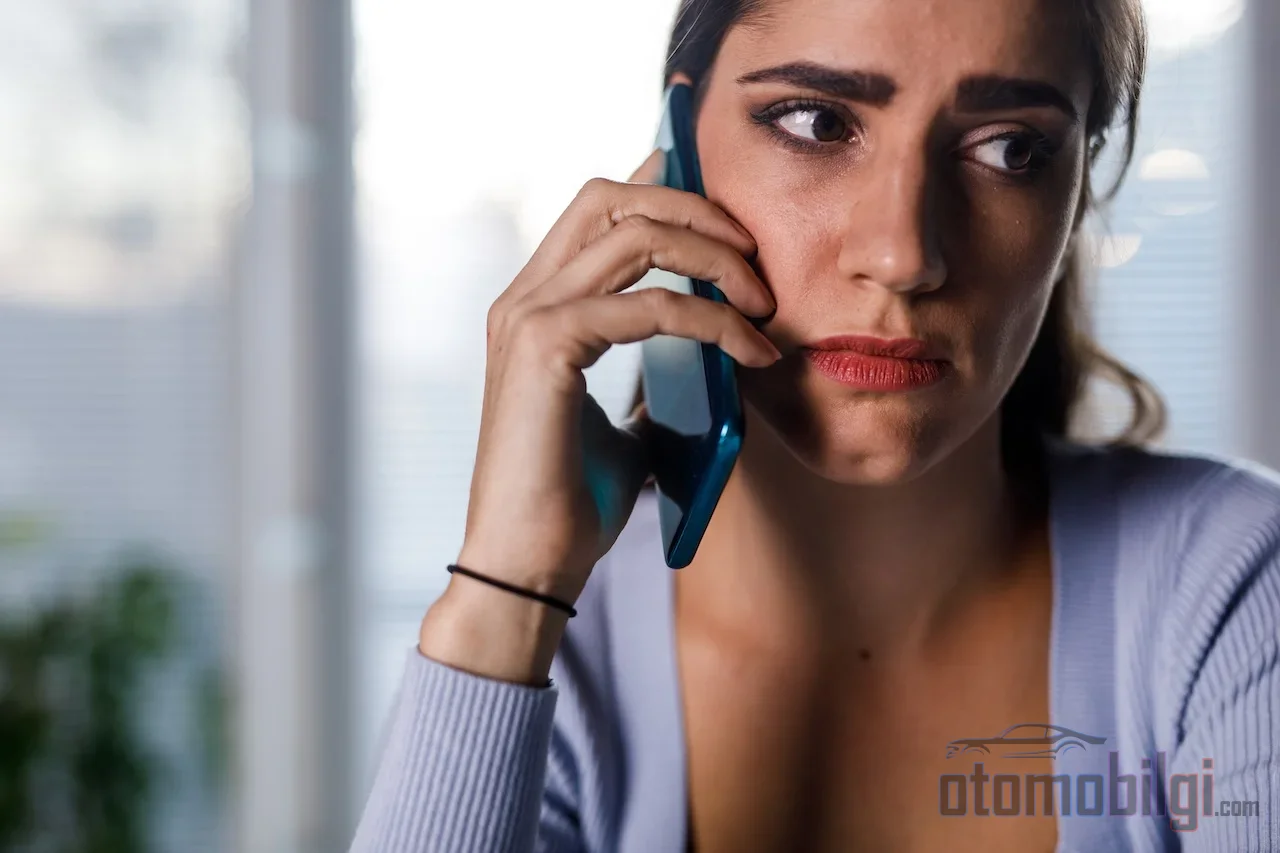İlanda paylaşılan bir telefon numarası, ekran görüntüsüyle kopyalanıp yıllarca elden ele dolaşan kalıcı bir veriye dönüşür.