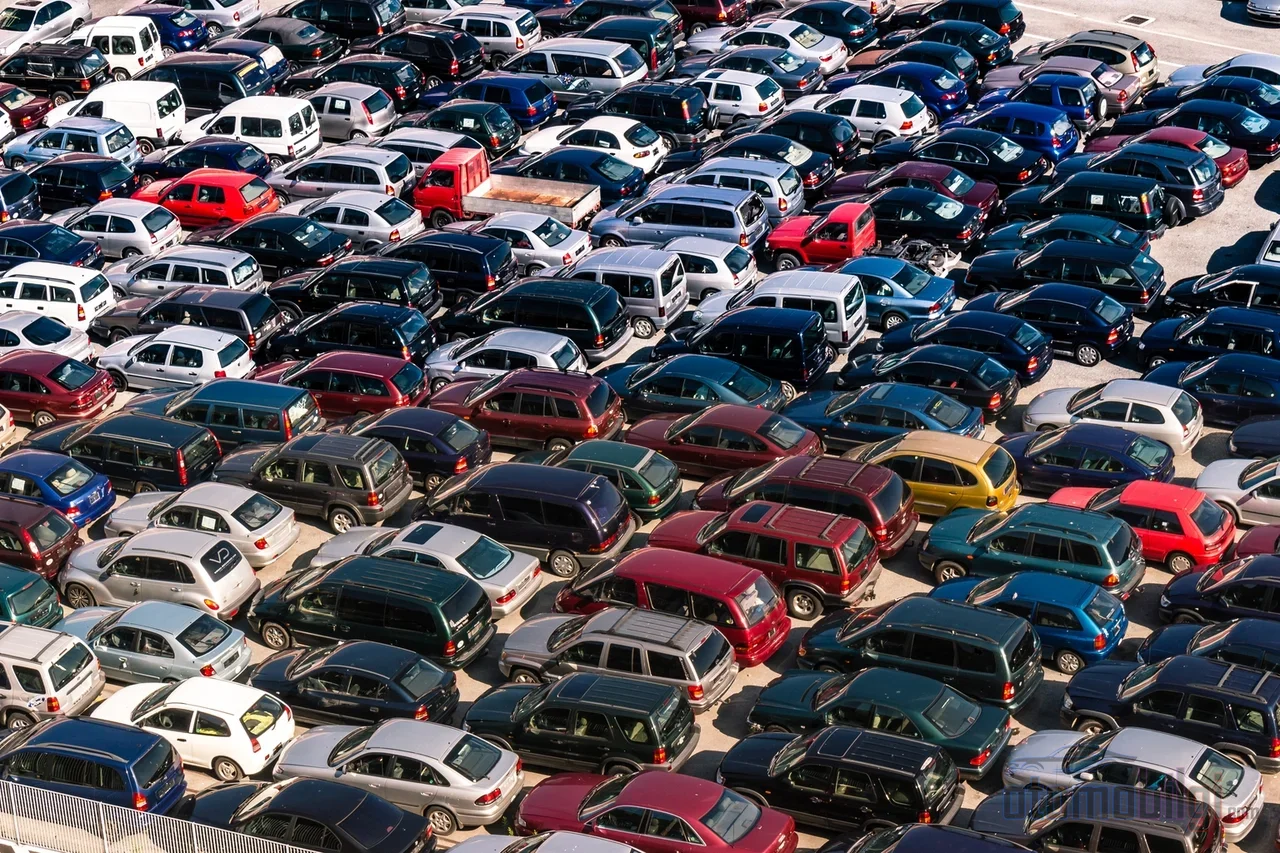 Where you list your vehicle determines how quickly you'll sell it and what risk you're taking - before the price tag does.