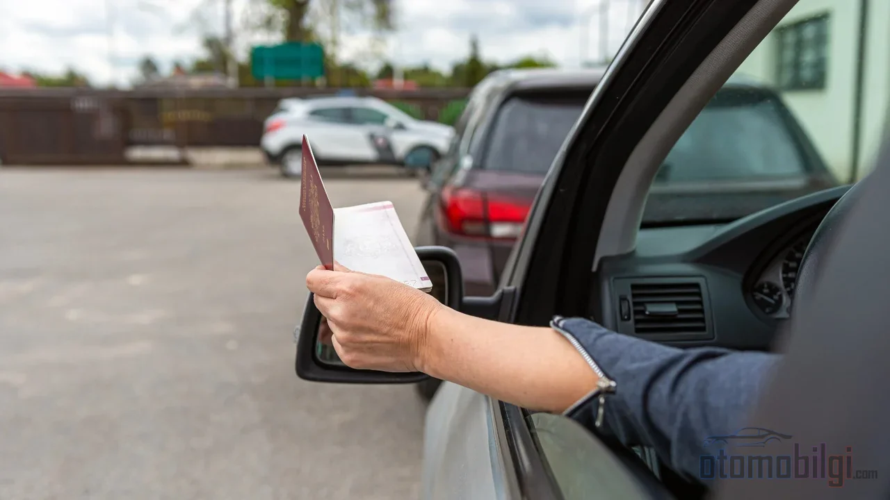 The moment you cross the border, your mandatory traffic insurance loses its validity; the Green Card is the international mandatory document that protects your vehicle in more than 40 countries.